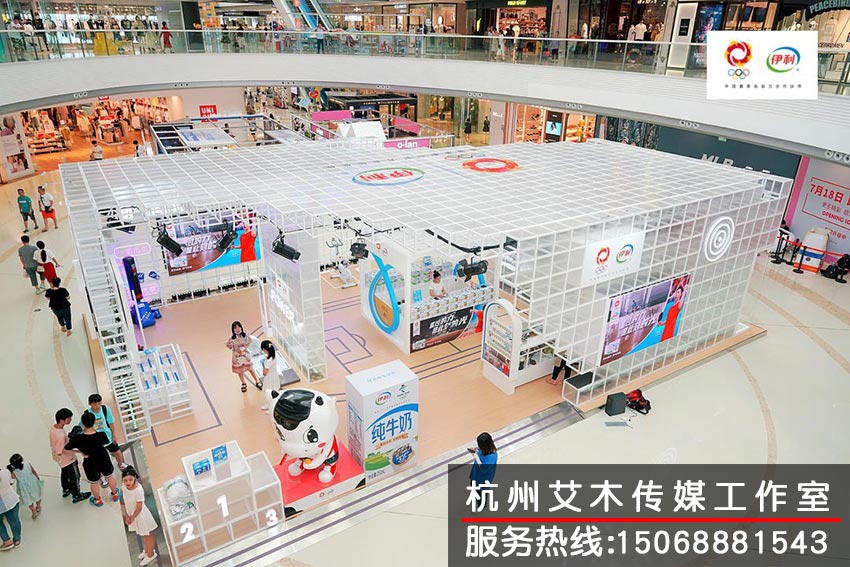 1631328188854258.jpg 从高空拍下整个伊利展柜展台布局