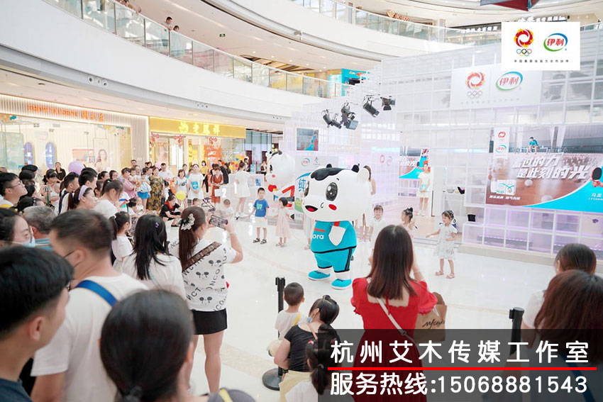 1631328238456711.jpg 伊利展会活动现场人员拍摄